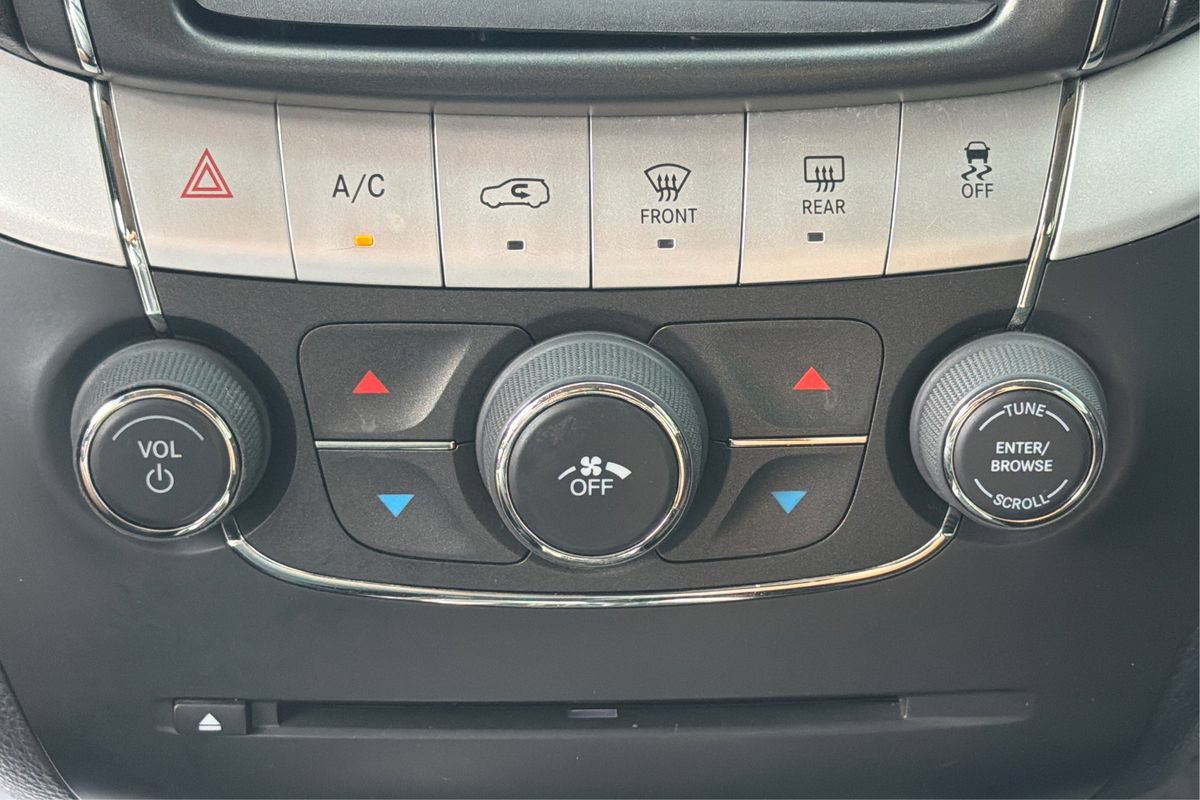 Used 2020 Dodge Journey SE w/ SE Popular Equipment Group FWD image 28