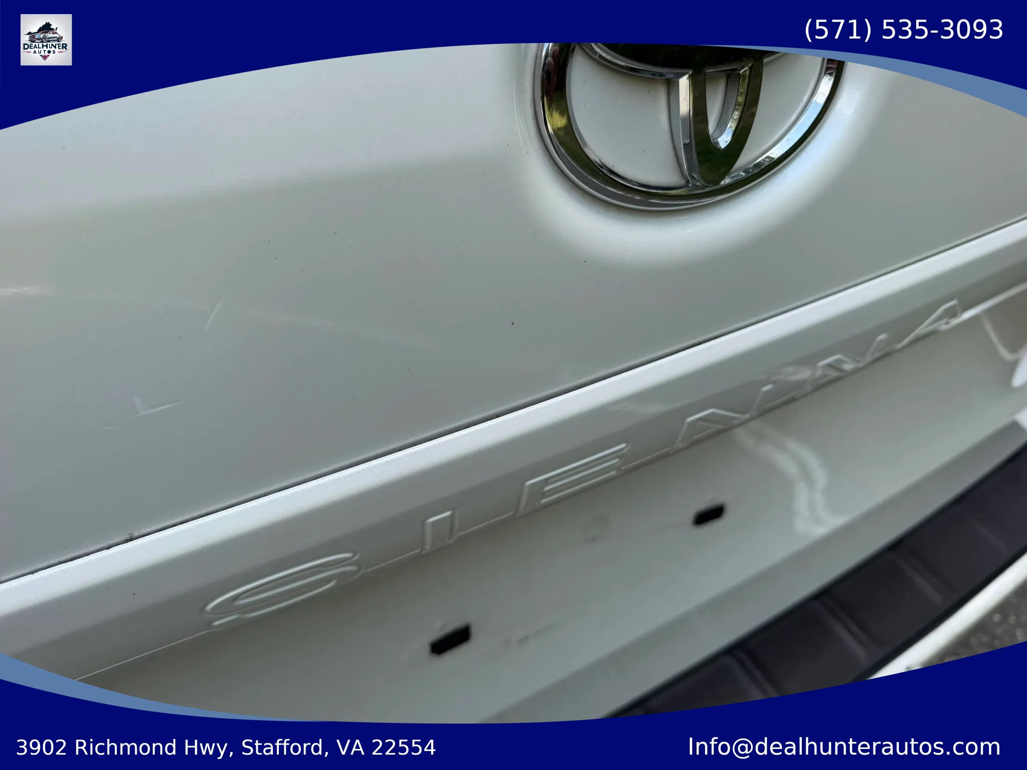Used 2015 Toyota Sienna XLE w/ XLE Navigation Package FWD image 10