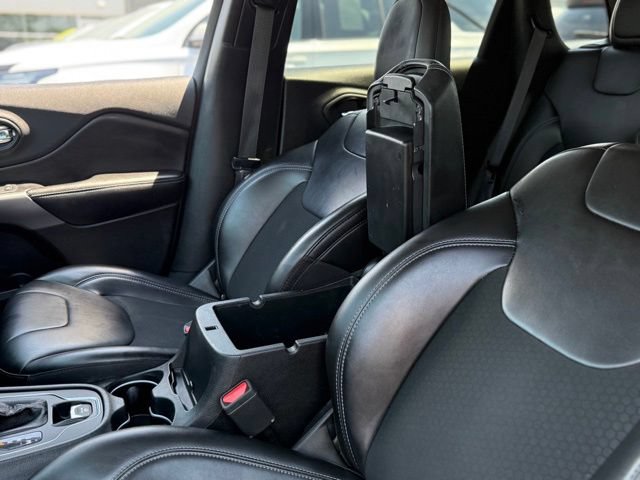 Used 2019 Jeep Cherokee Latitude Plus AWD/4WD image 24