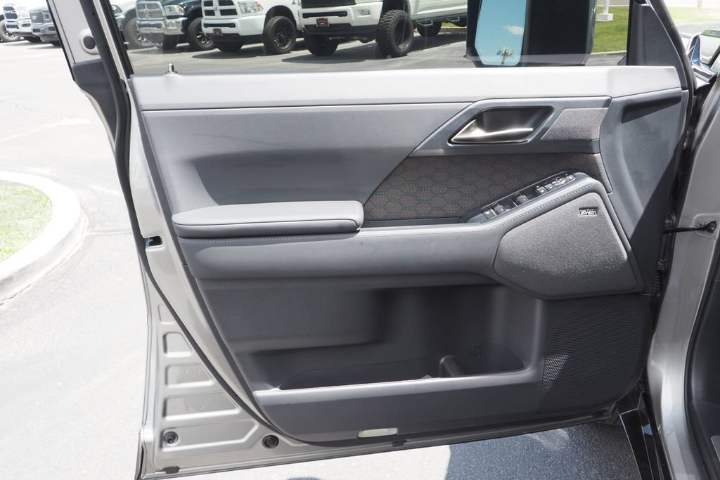 Used 2025 Lexus GX 550 w/ Accessory Package (31) AWD/4WD image 15