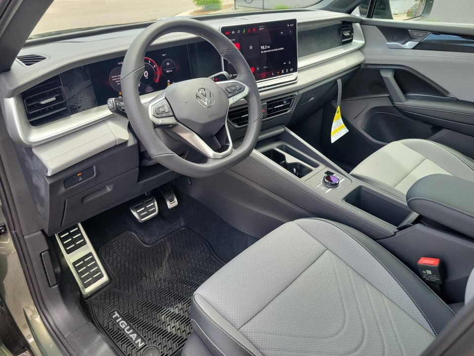 New 2026 Volkswagen Tiguan SE R-Line FWD image 30