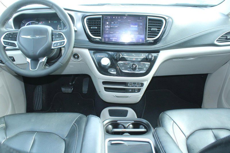 Used 2022 Chrysler Pacifica Touring-L image 13
