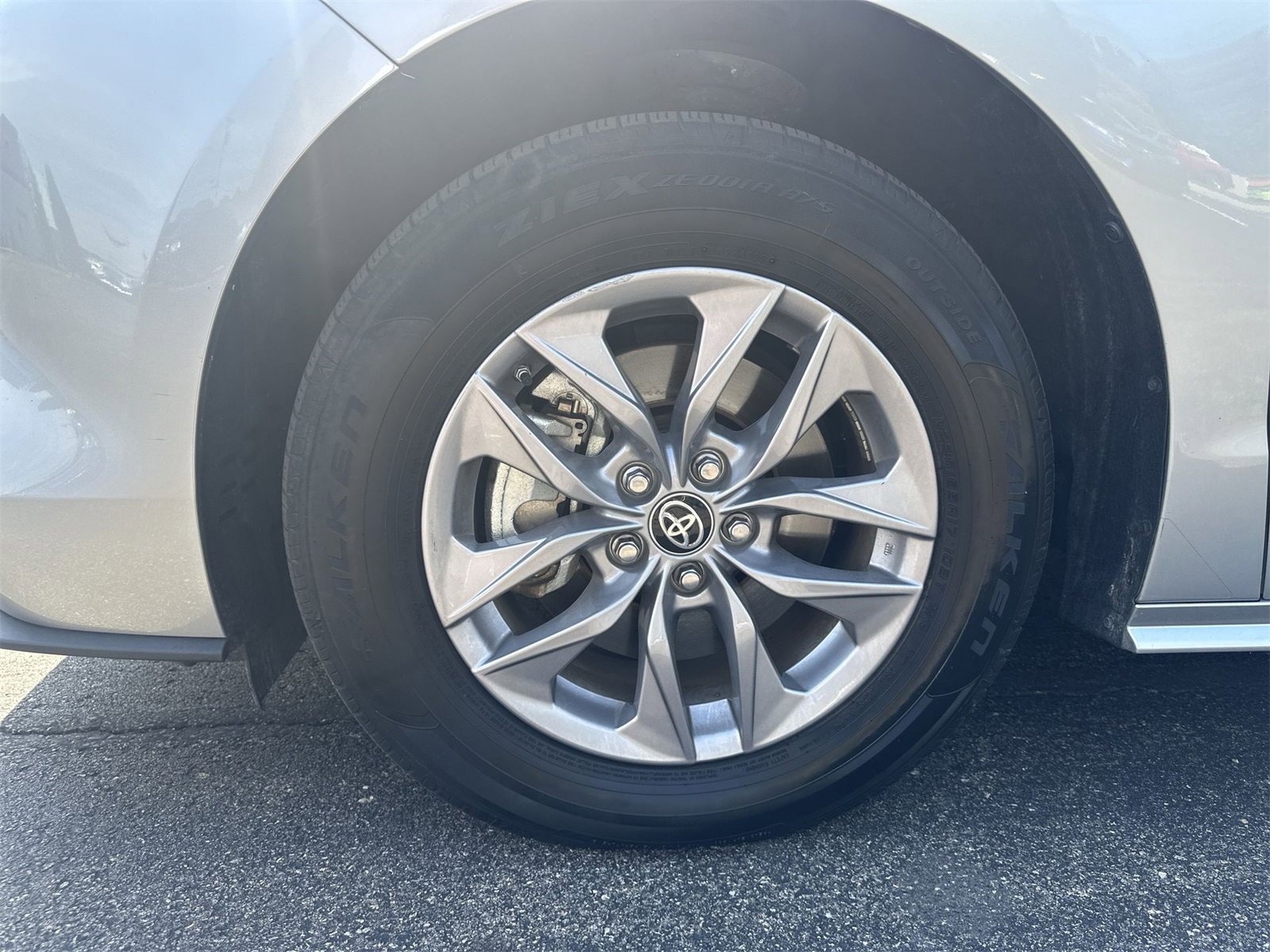 Used 2024 Toyota Sienna XLE image 25