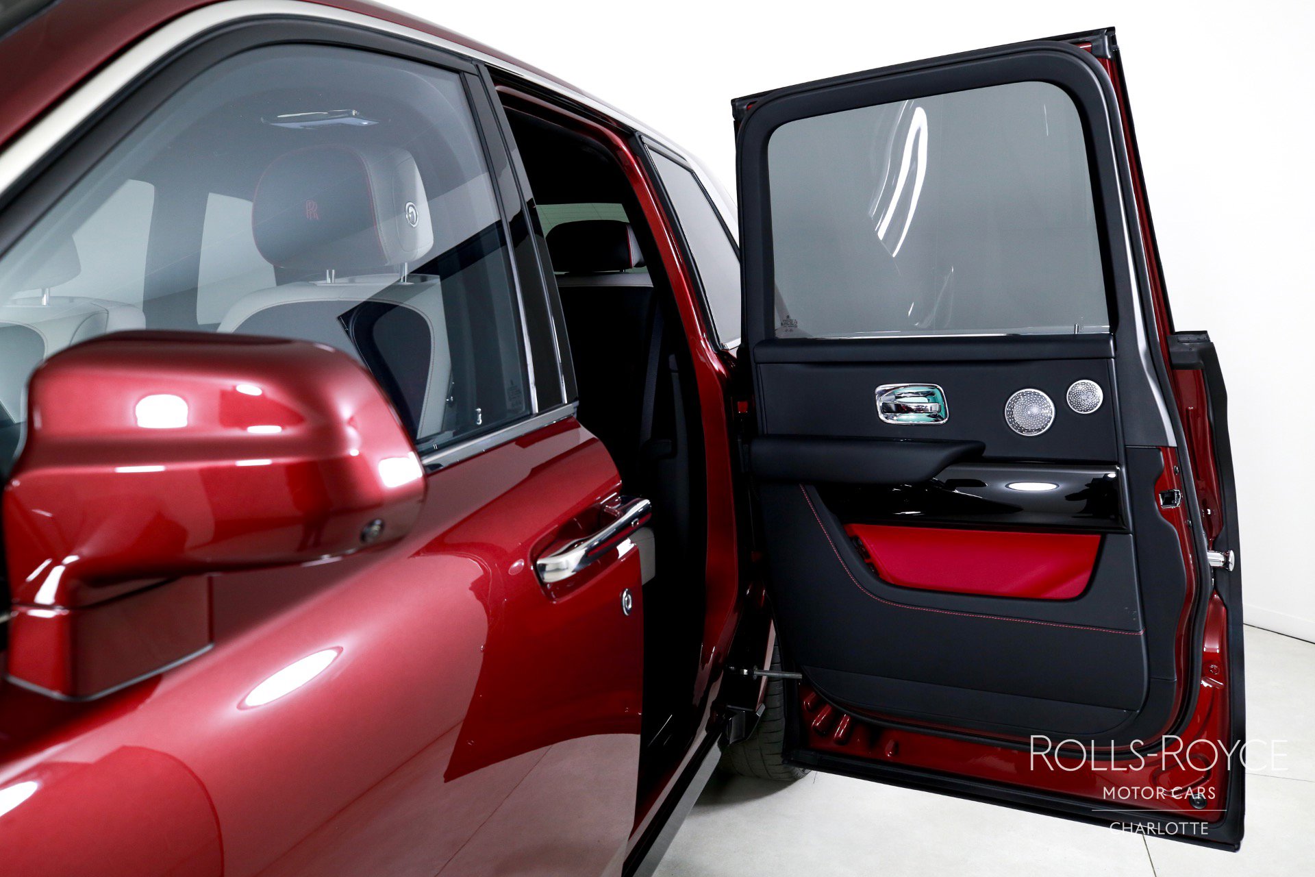 Certified 2025 Rolls-Royce Cullinan AWD/4WD image 17