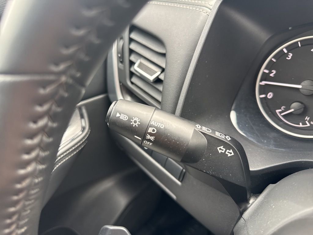 Used 2025 Nissan Rogue SV image 15