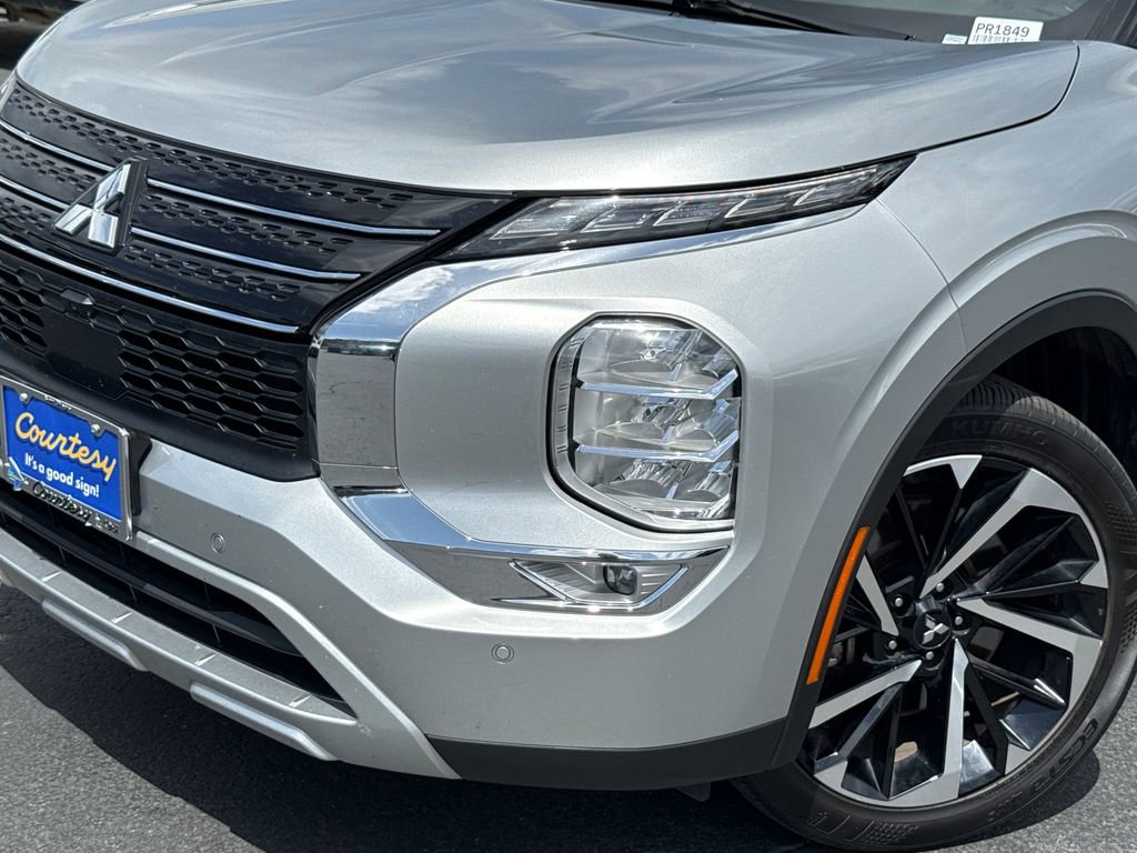 Used 2024 Mitsubishi Outlander SE FWD image 3