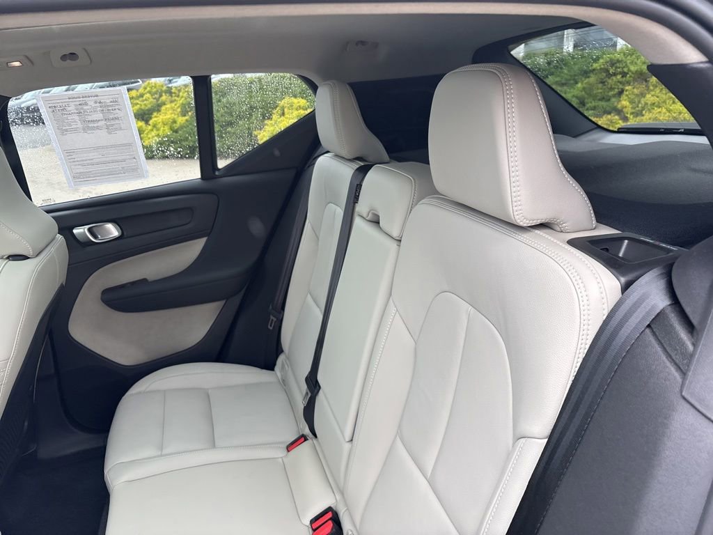 Used 2026 Volvo XC40 B5 Plus AWD/4WD image 26