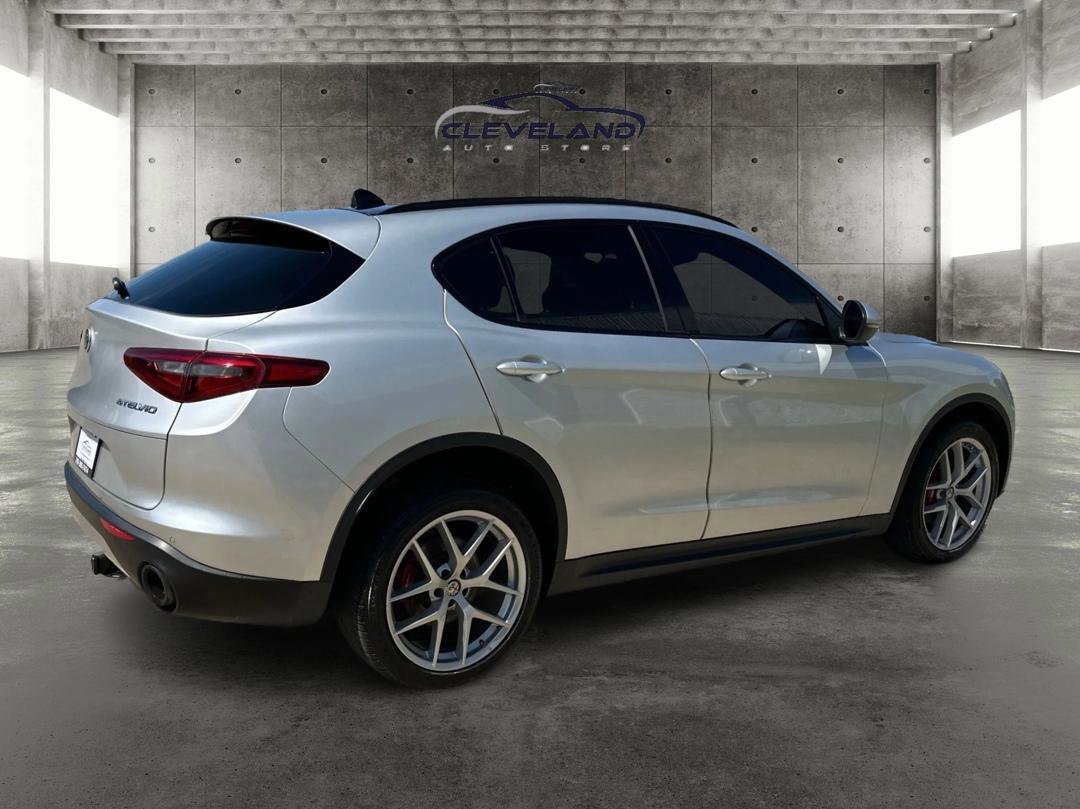 Used 2018 Alfa Romeo Stelvio Ti Sport AWD/4WD image 3