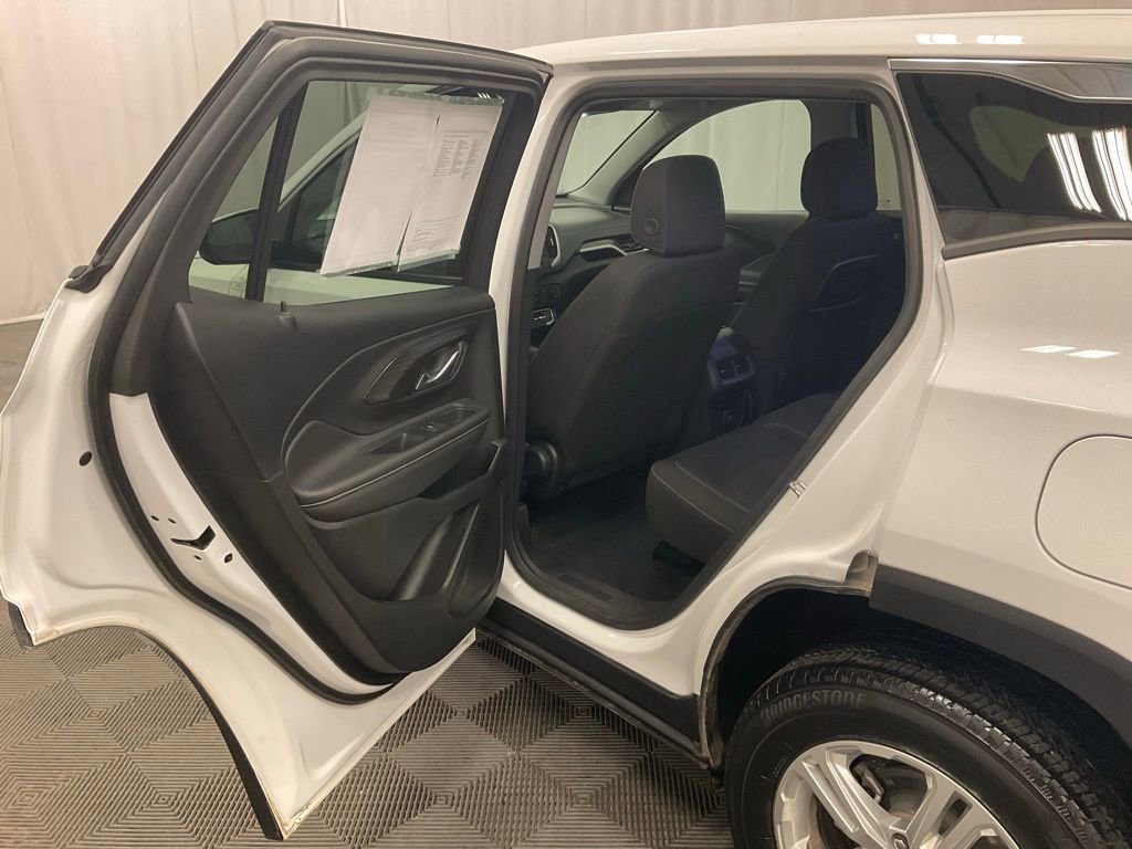 Used 2024 GMC Terrain SLE image 27
