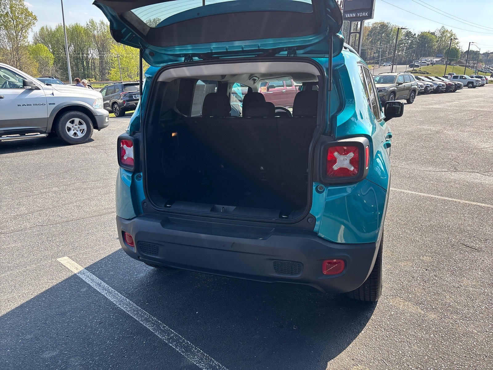 Used 2019 Jeep Renegade Latitude image 48