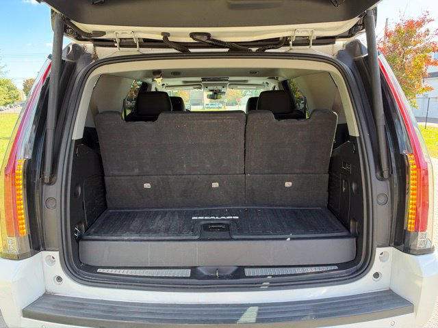 Used 2020 Cadillac Escalade Luxury AWD/4WD image 19