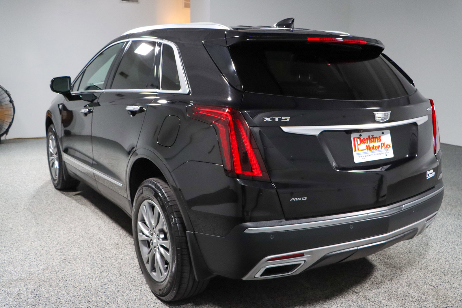Used 2022 Cadillac XT5 Premium Luxury w/ LPO, Floor Liner Package image 9