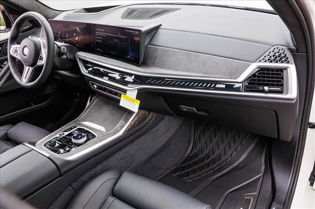 Used 2025 BMW X7 M60i w/ Executive Package image 27