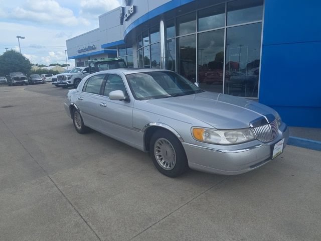 Used 1999 Lincoln Town Car Cartier RWD image 1