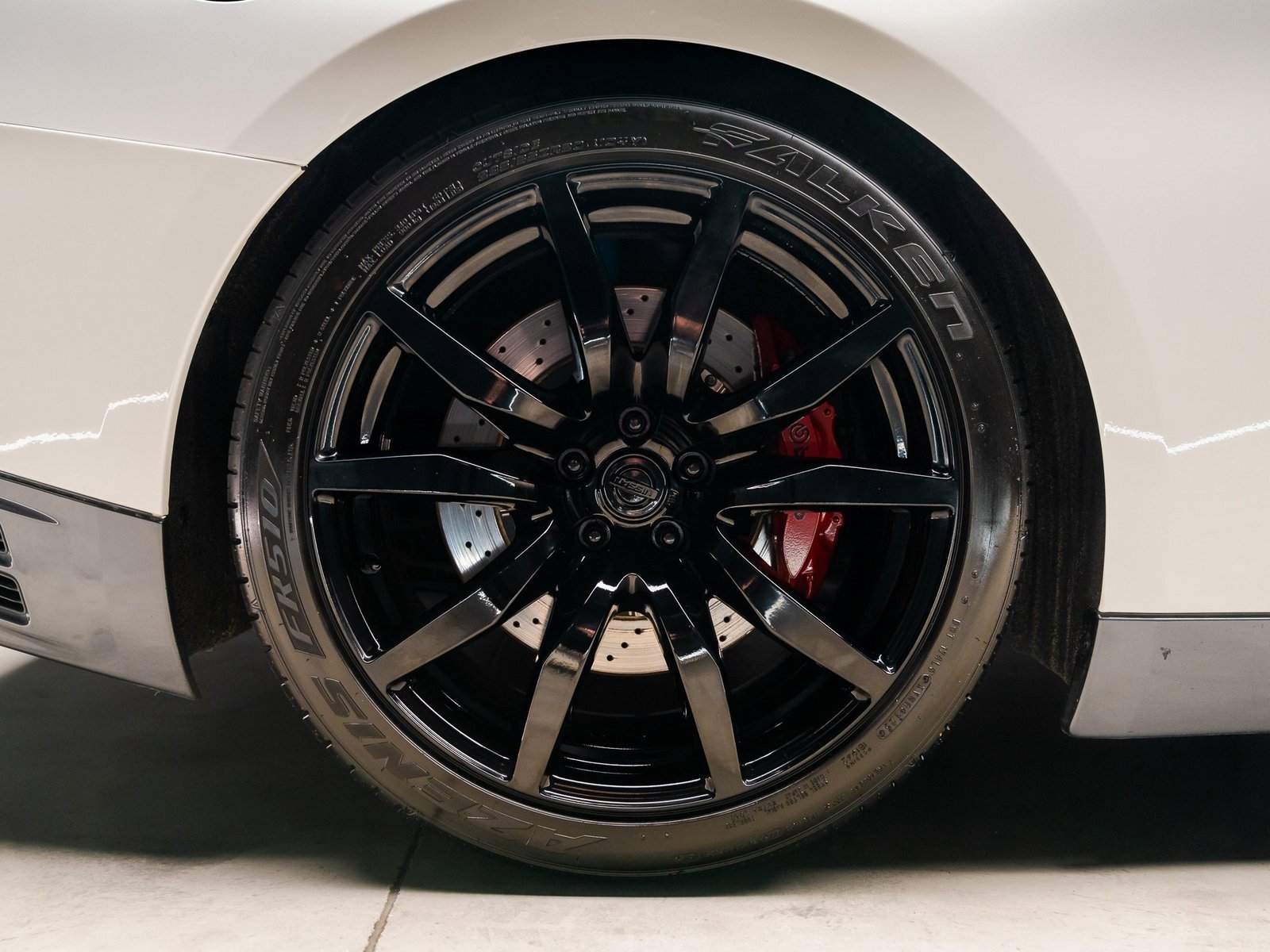 Used 2015 Nissan GT-R Premium image 29