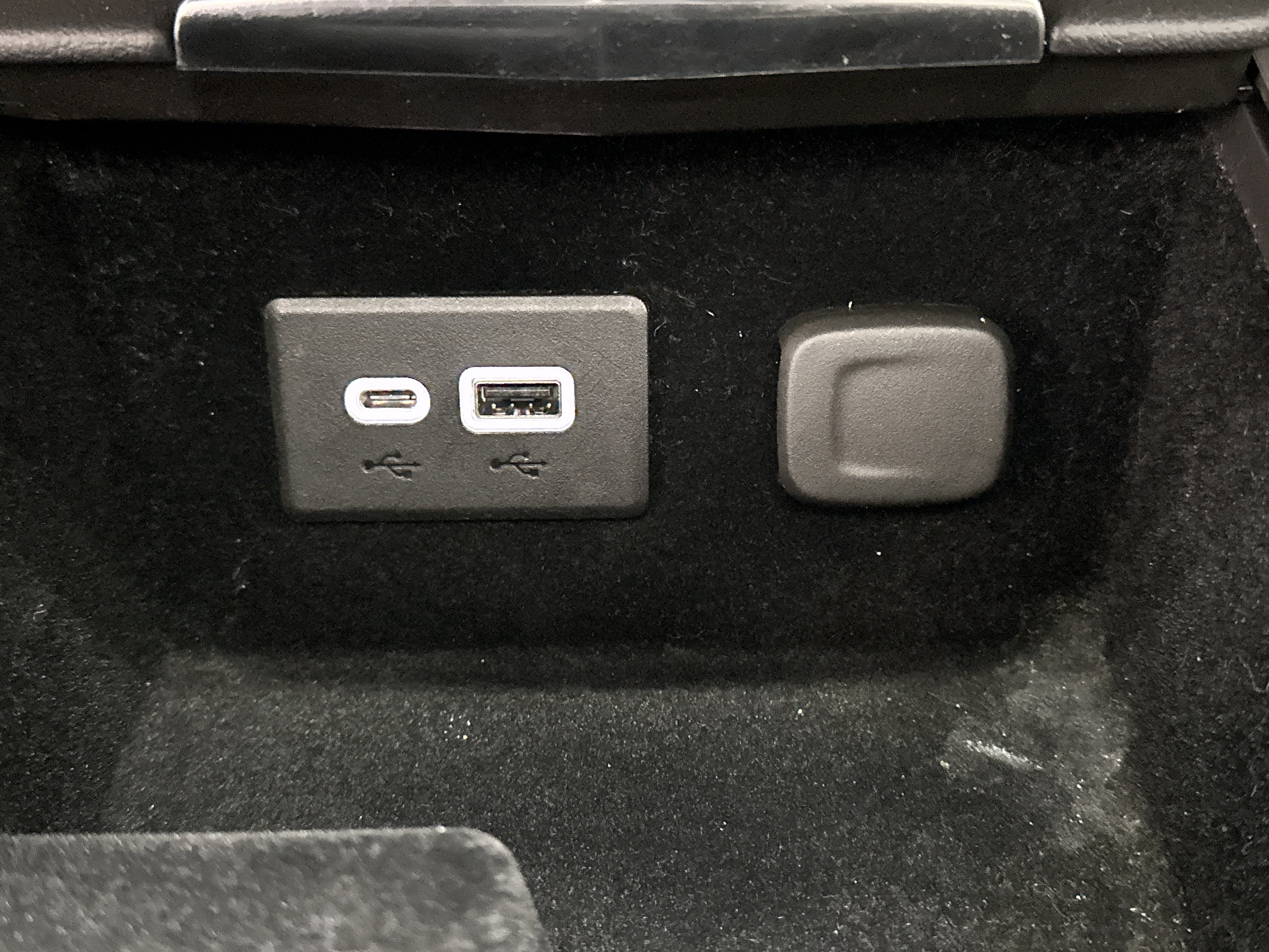 Used 2023 Cadillac XT4 Luxury w/ Cold Weather Package image 42