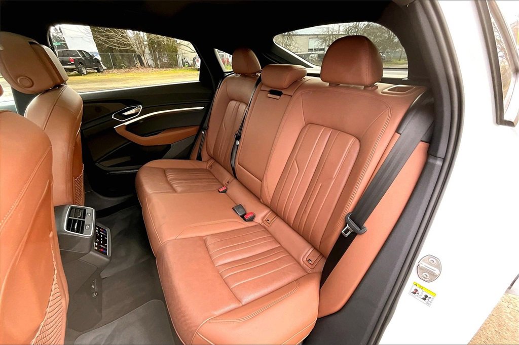 Used 2021 Audi e-tron Premium Plus w/ Premium Plus Package image 19