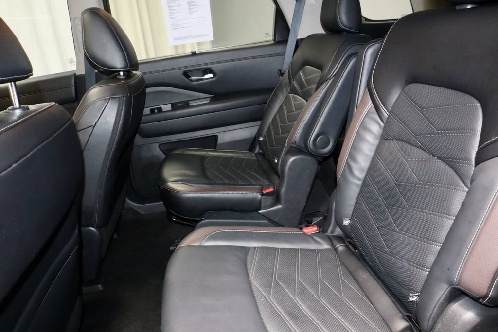 Certified 2024 Nissan Pathfinder Platinum AWD/4WD image 21