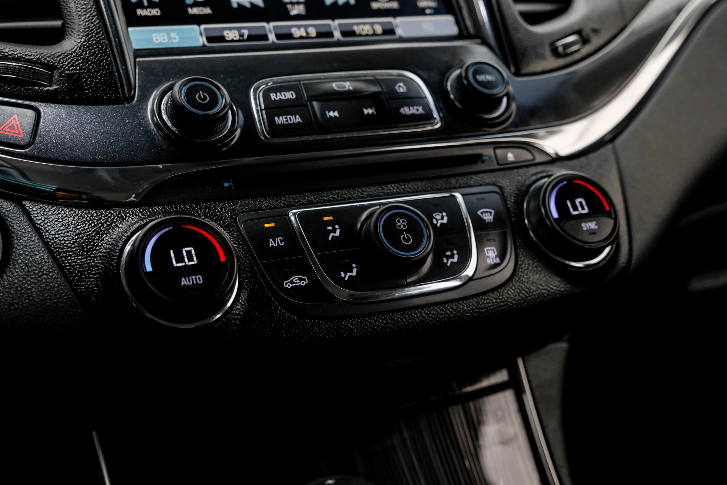 Used 2018 Chevrolet Impala Premier FWD image 31