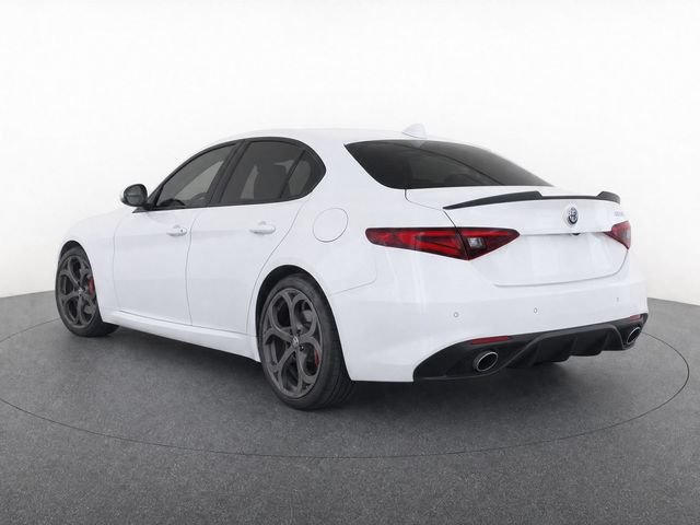 Used 2019 Alfa Romeo Giulia w/ Quick Order Package 22K Sport RWD image 7