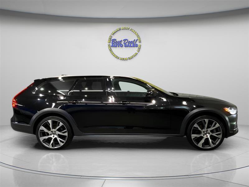 Used 2022 Volvo V90 B6 Cross Country AWD/4WD image 6