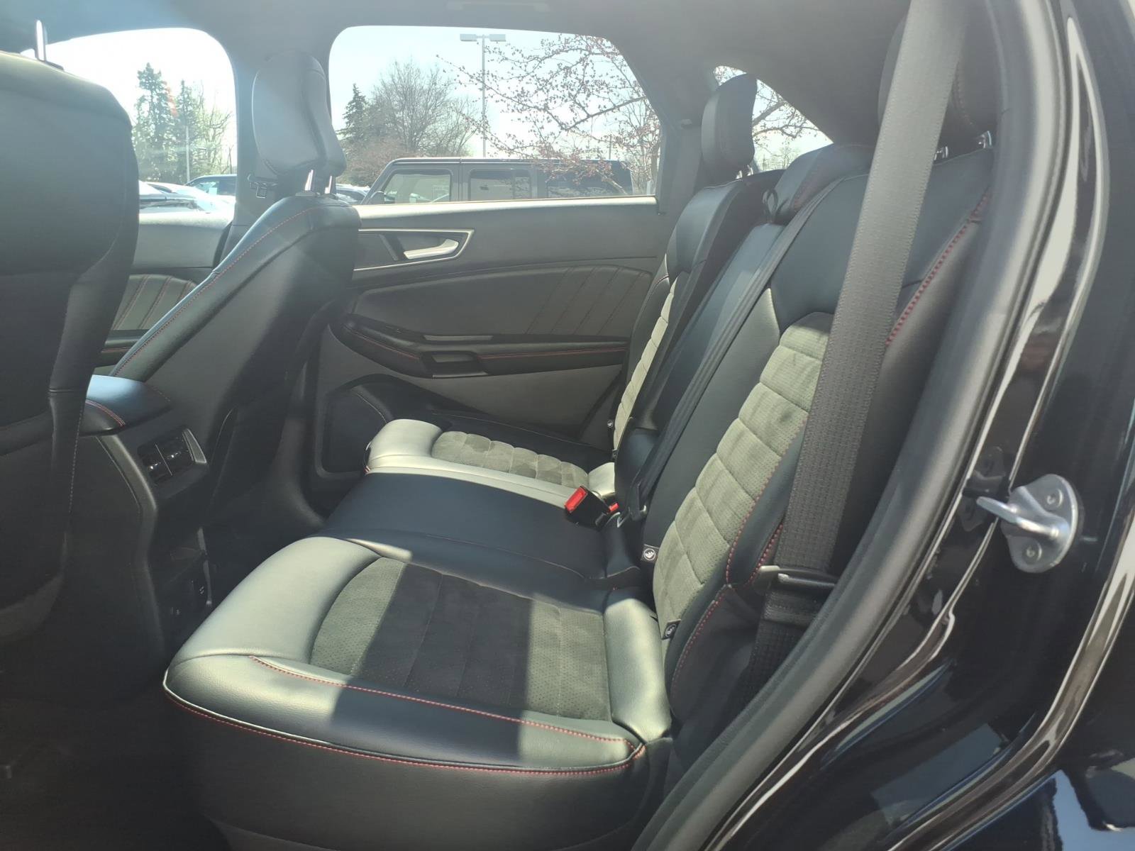 Certified 2024 Ford Edge ST-Line image 9