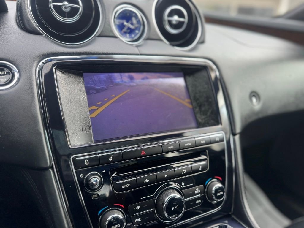 Used 2013 Jaguar XJ AWD image 33