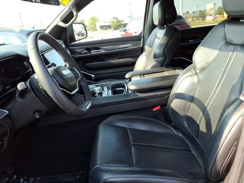 Certified 2022 Jeep Wagoneer Series III w/ Flexible Seating Group AWD/4WD image 10