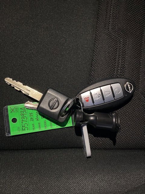 Used 2025 Nissan Frontier PRO-4X w/ Black Accent Package image 28