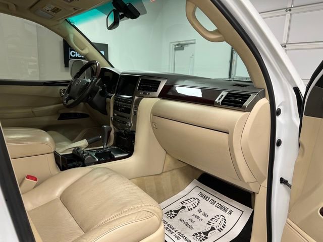 Used 2015 Lexus LX 570 4WD w/ Luxury Package image 56