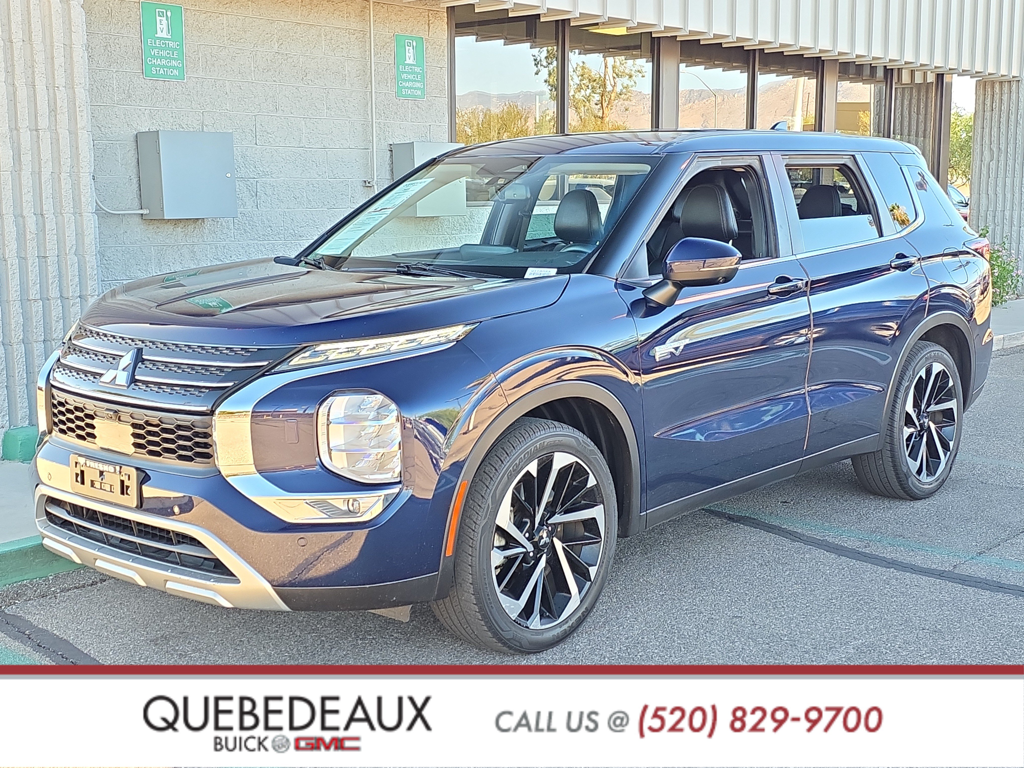 Used 2023 Mitsubishi Outlander SE AWD/4WD image 3