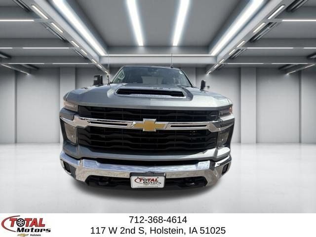 Used 2025 Chevrolet Silverado 2500 LT w/ Convenience Package AWD/4WD image 3