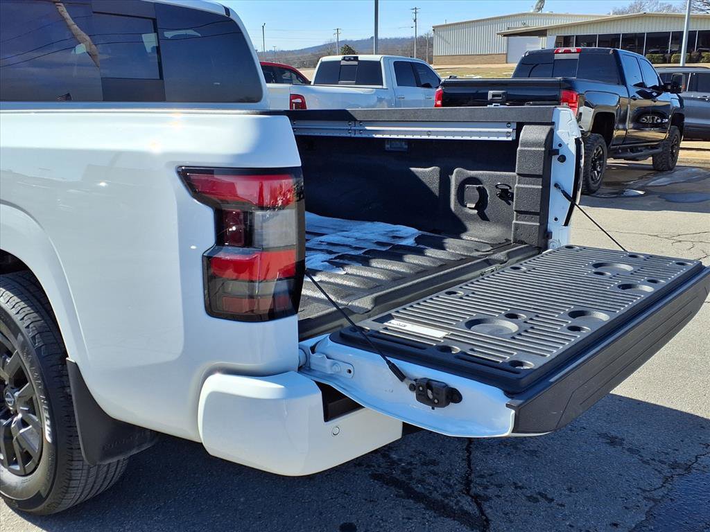 Used 2024 Nissan Frontier SV w/ SV Convenience Package image 17