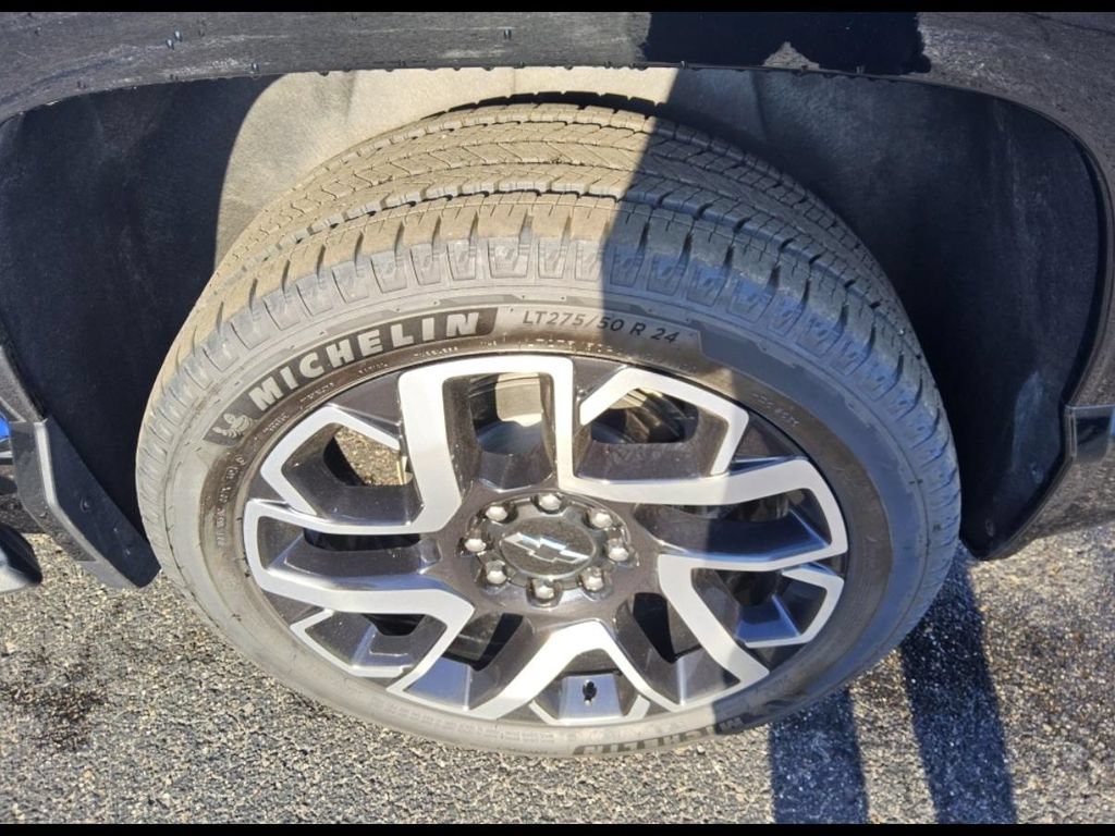 Used 2025 Chevrolet Silverado EV RST AWD/4WD image 8