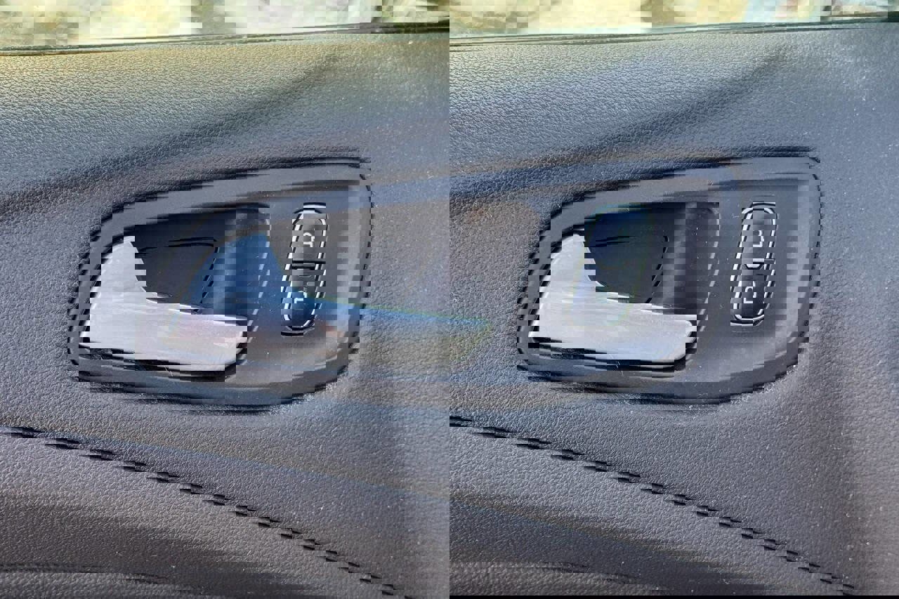 Used 2017 Ford Escape SE w/ SE Cold Weather Package image 20