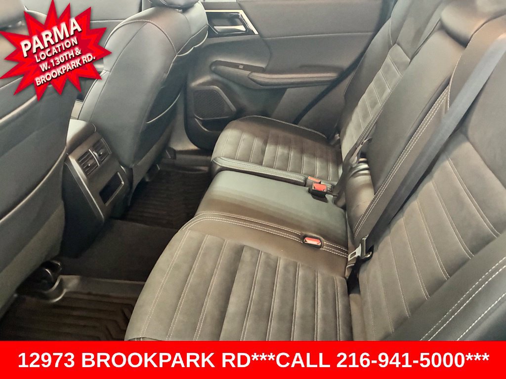 Used 2024 Mitsubishi Outlander FWD image 16