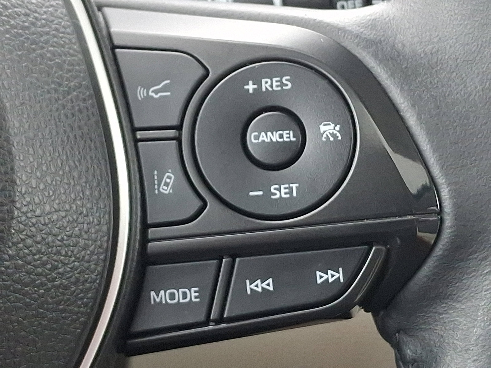 Certified 2022 Toyota Corolla Cross XLE w/ Convenience Package image 22