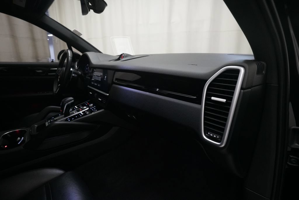 Certified 2022 Porsche Cayenne AWD/4WD image 26