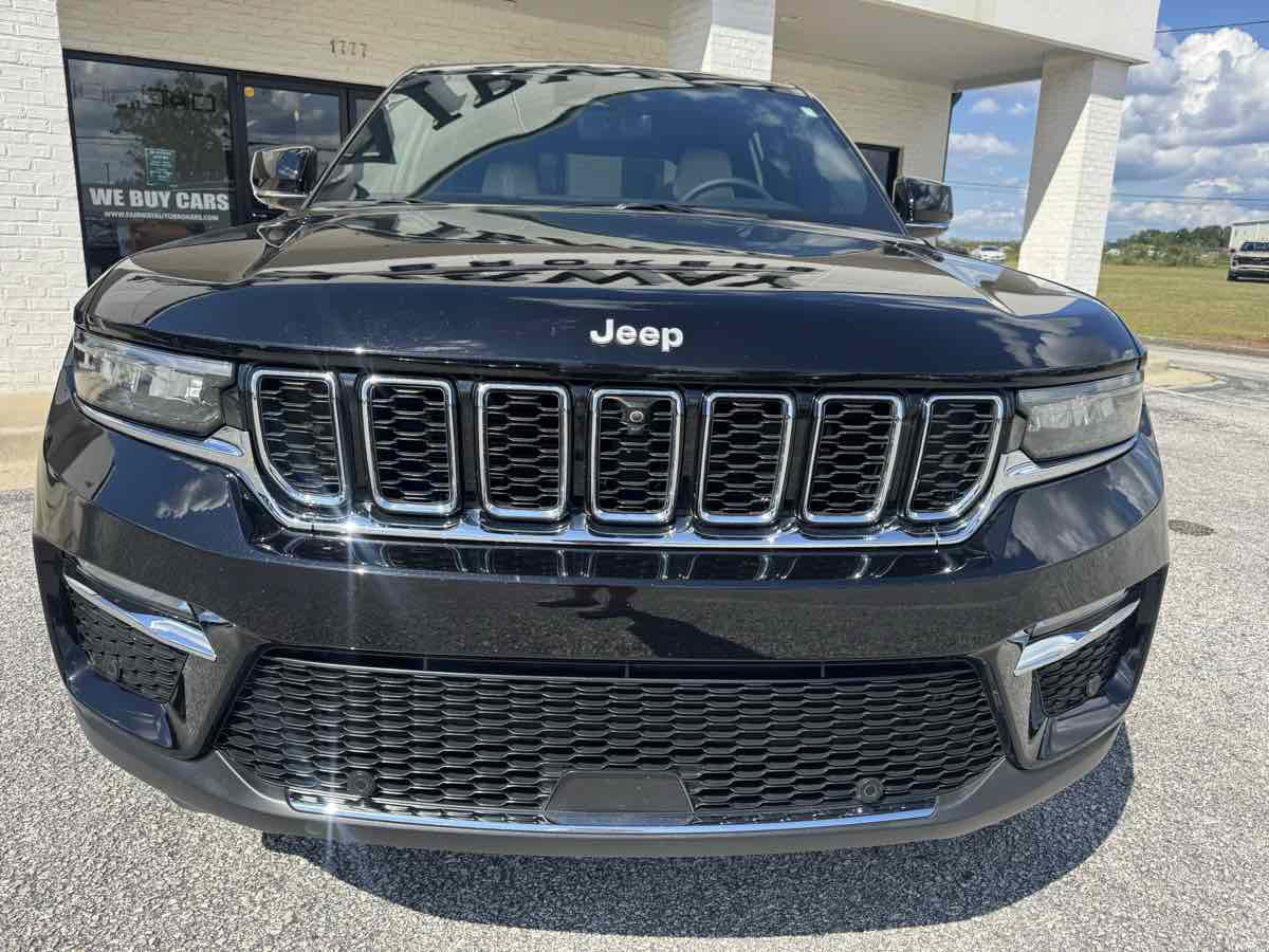 Used 2025 Jeep Grand Cherokee Limited w/ Luxury Tech Group II AWD/4WD image 39