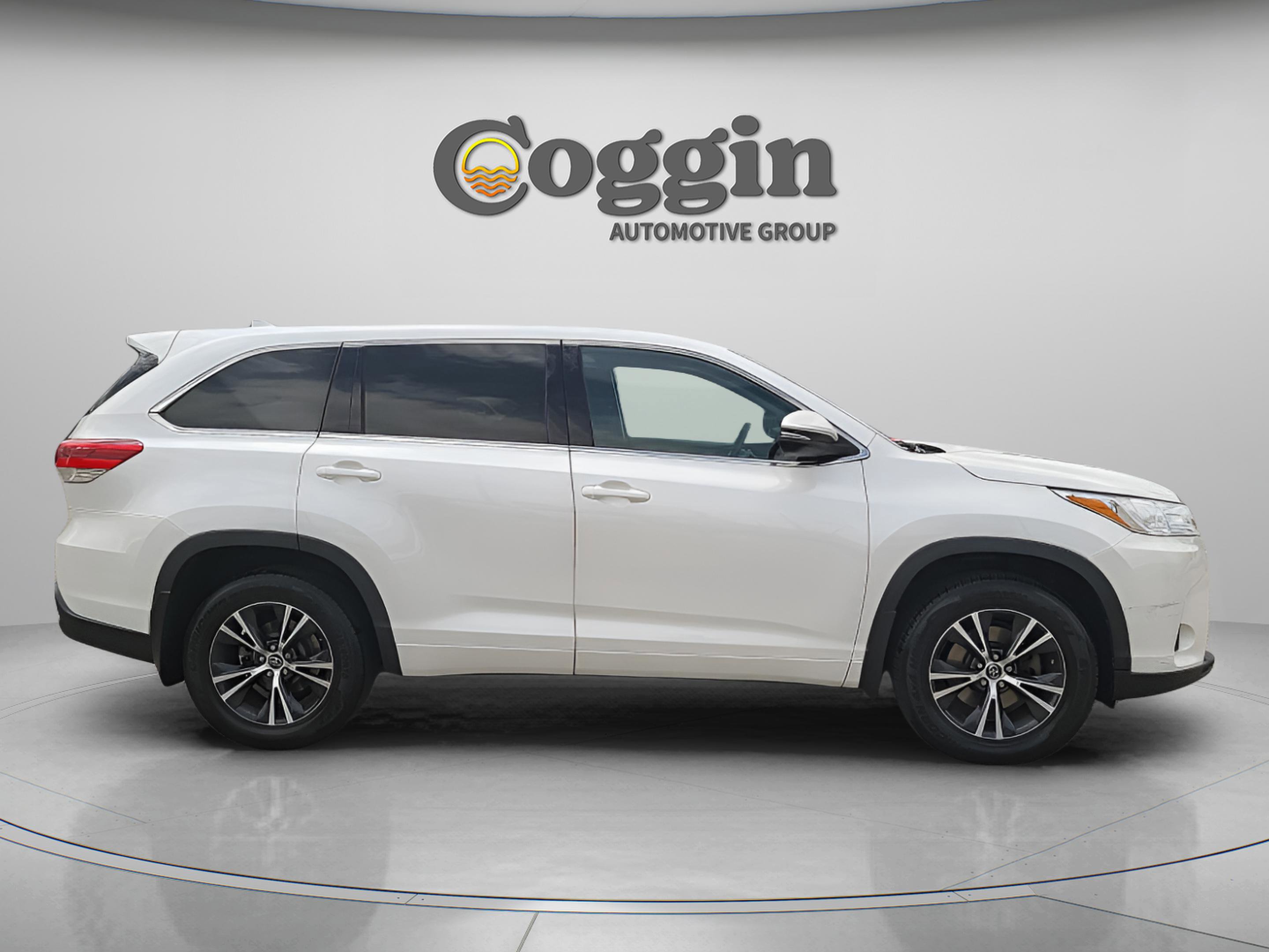 Used 2018 Toyota Highlander Plus AWD/4WD image 7