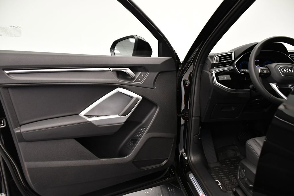 Used 2025 Audi Q3 2.0T Premium w/ Convenience Package image 31