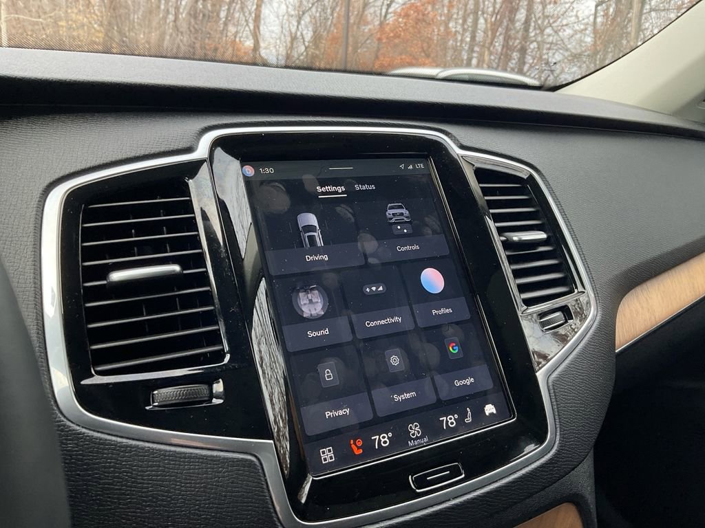 Certified 2025 Volvo XC90 B6 Plus image 24