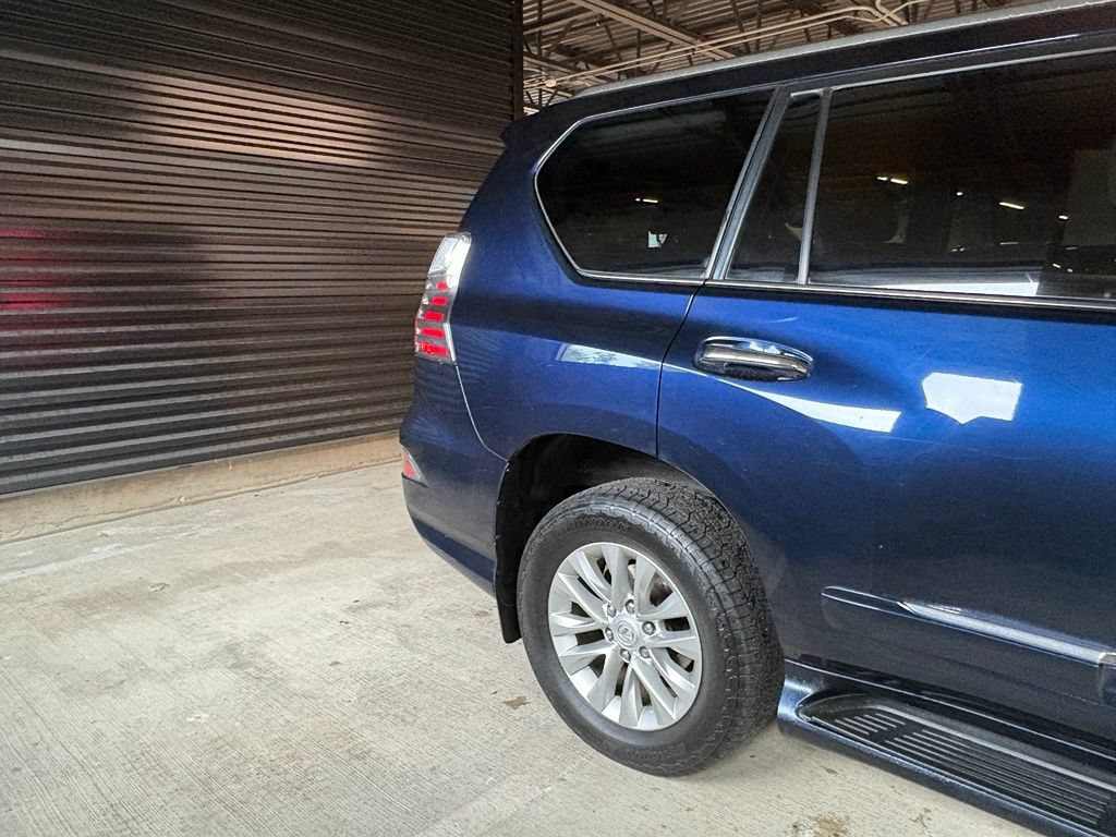 Used 2017 Lexus GX 460 Premium w/ Premium Package AWD/4WD image 10