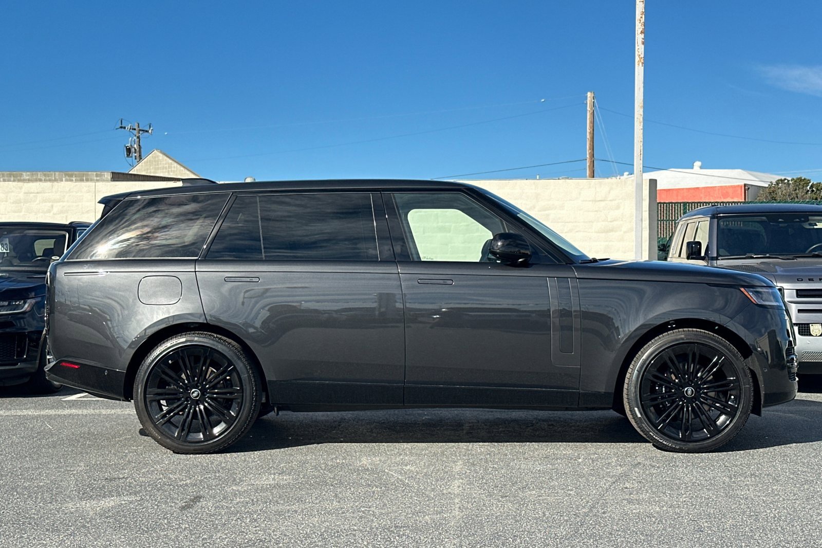 New 2025 Land Rover Range Rover Long Wheelbase SE image 6