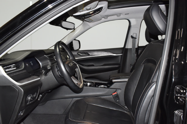 Used 2022 Jeep Grand Cherokee L Limited AWD/4WD image 34