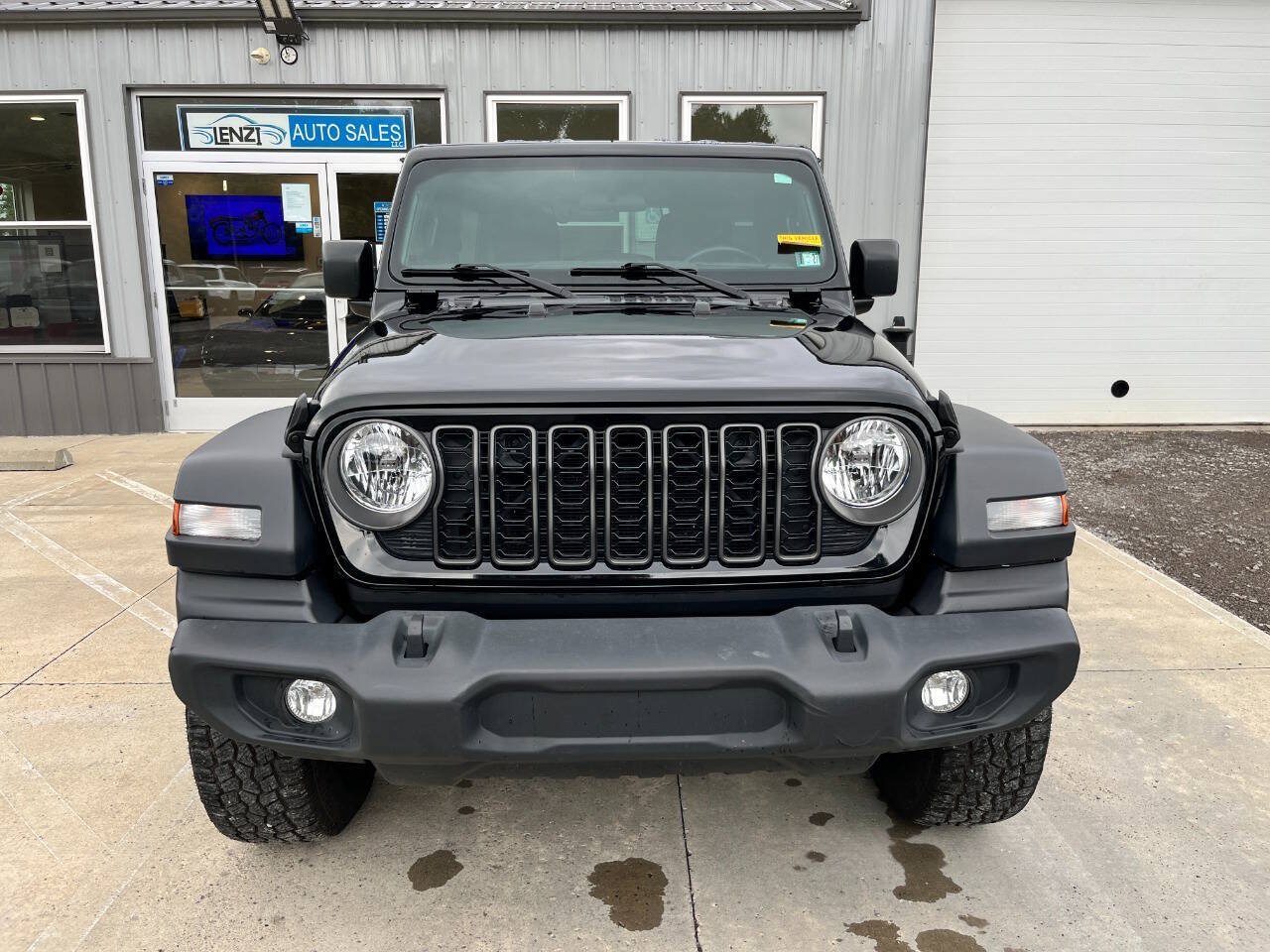 Used 2024 Jeep Wrangler Unlimited Sport AWD/4WD image 2