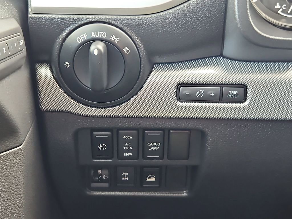 Used 2018 Nissan Titan PRO-4X w/ Pro-4x Convenience Package image 18