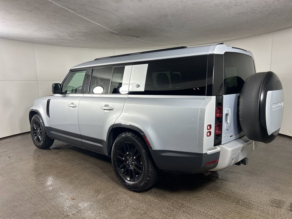 Used 2023 Land Rover Defender 130 SE image 3
