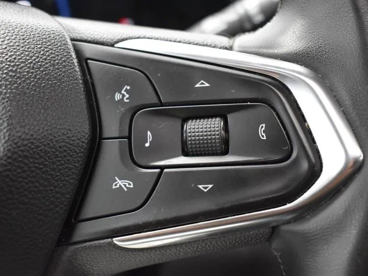 Used 2024 Chevrolet Trax LT w/ Sunroof Package image 24