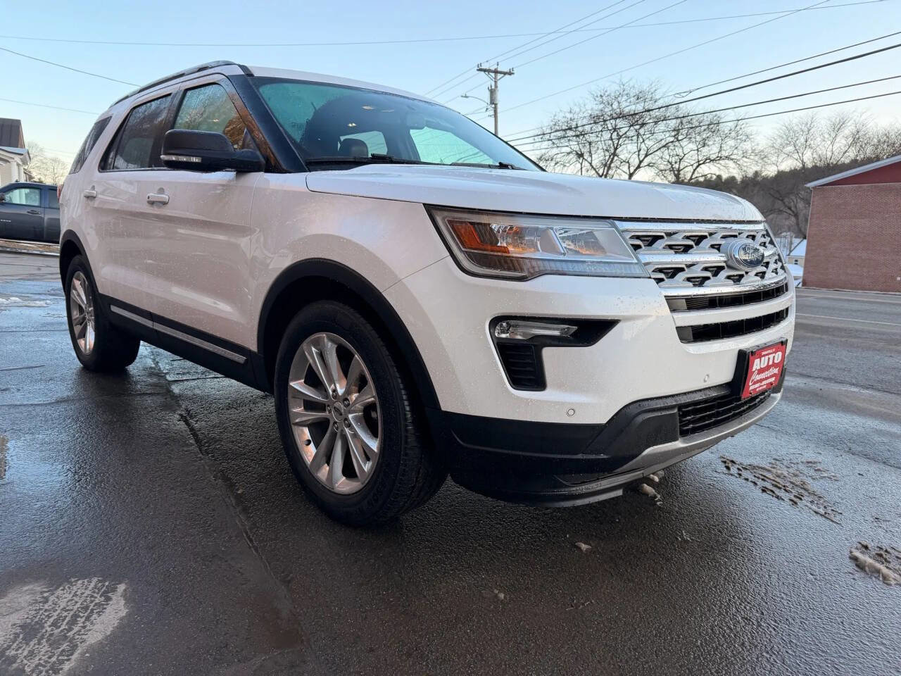 Used 2019 Ford Explorer XLT w/ Equipment Group 202A image 3